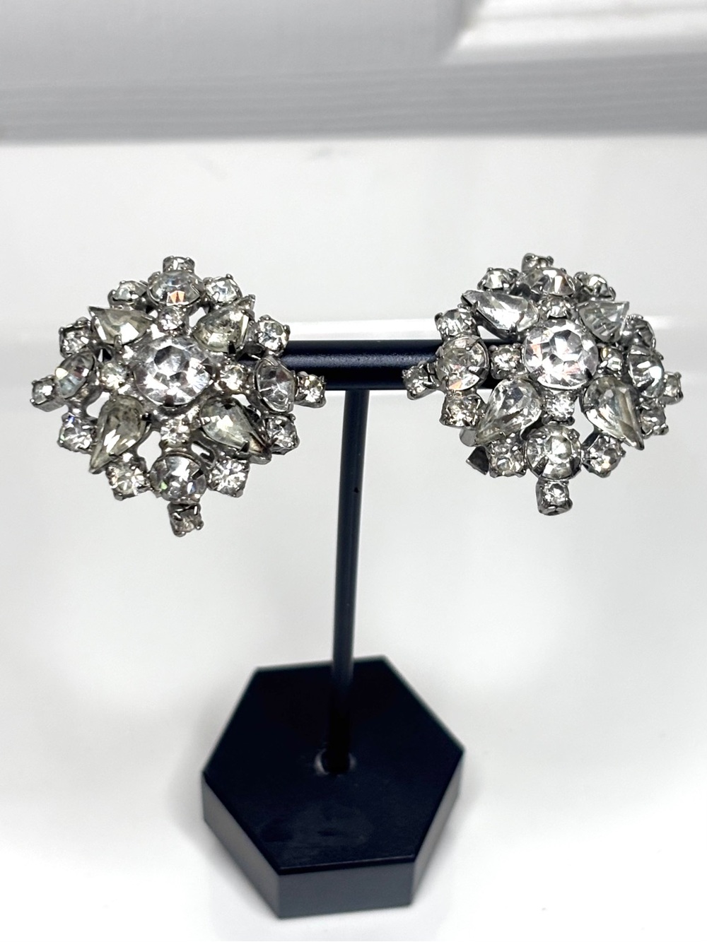Vintage 1950’s Silver Tone Prong Set Round Pear Rhinestone Clip On Earrings